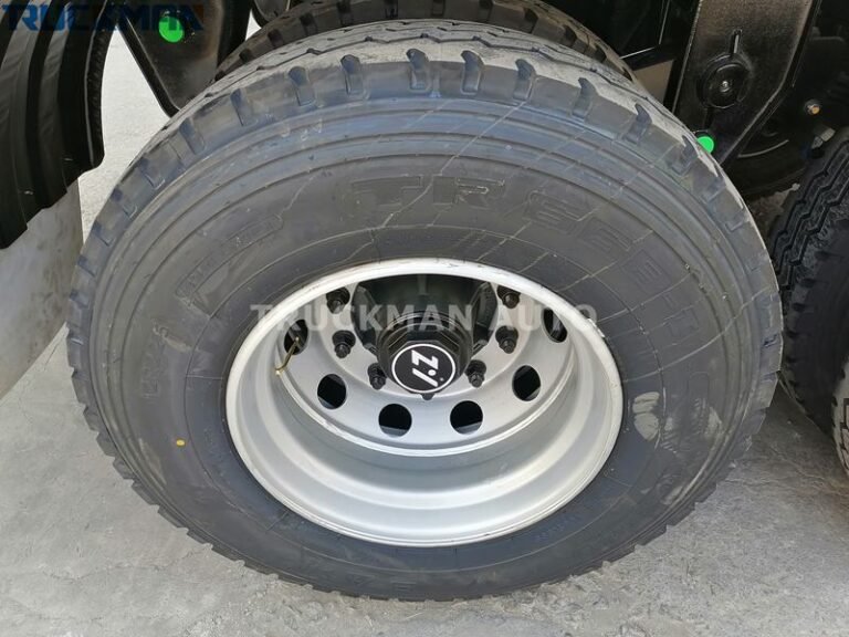 Detalle de llanta plana de 3 ejes