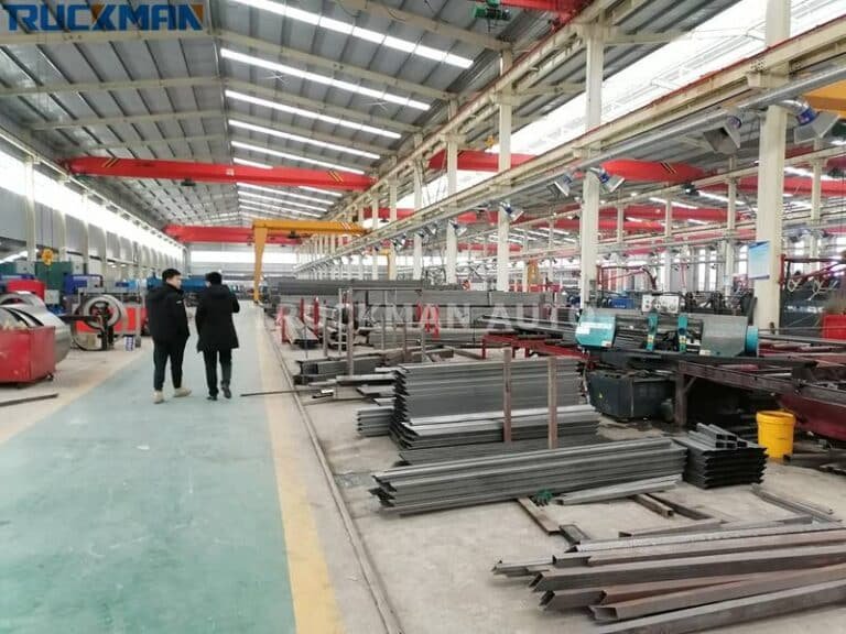 Planta de remolques de plataforma baja
