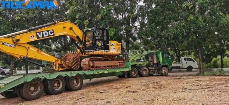 Transporte de maquinaria forestal en camiones de plataforma baja