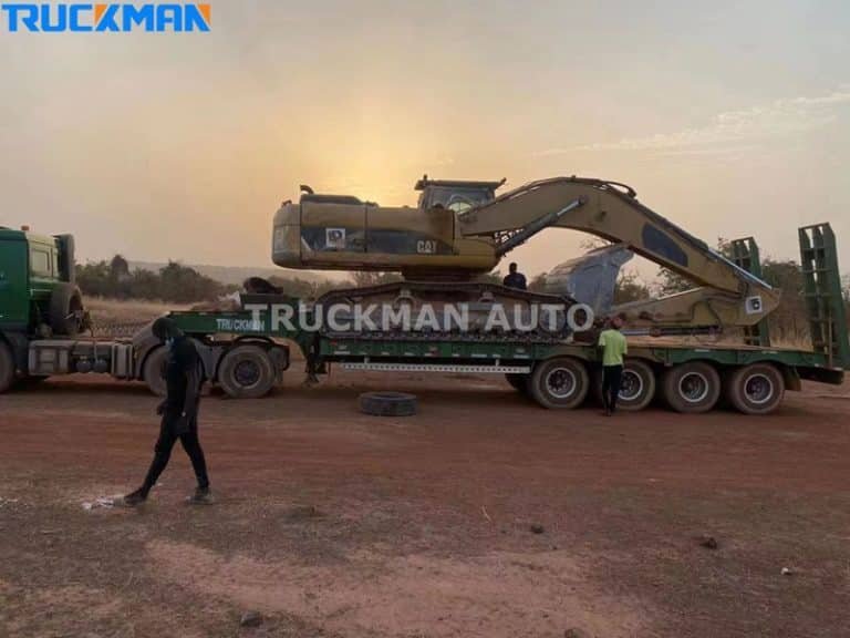 Transporte de maquinaria de construcción con un remolque LowBoy