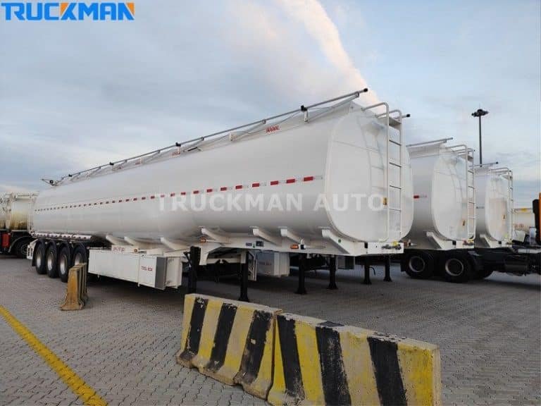 Estacionamiento del remolque cisterna de combustible de Truckman Auto