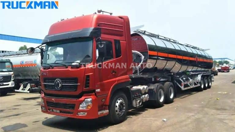 Una cabeza tractora roja tirando de un remolque cisterna de combustible TRUCKMAN AUTO, representando la integración de vehículos potentes para un suministro eficaz de combustible.