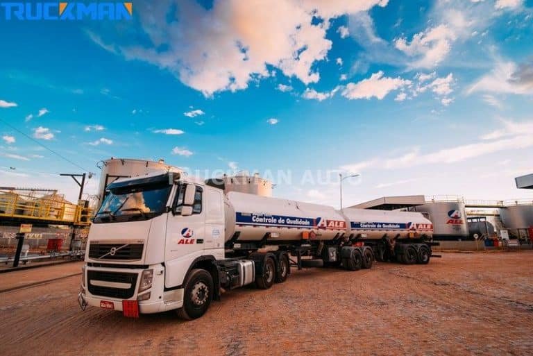 Los remolques cisterna TRUCKMAN están equipados con elementos de seguridad básicos como tapas de registro y ABS para el transporte de materiales peligrosos