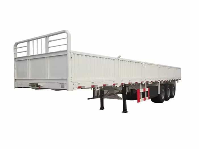 Remolque blanco de pared lateral con ejes múltiples diseñado para el transporte de materiales de construcción