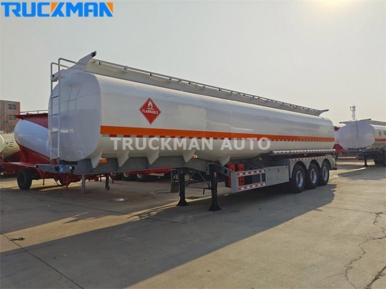 Se vende cisterna de combustible de 40 000 litros