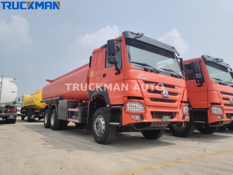 Camión cisterna de agua SINOTRUCK HOWO 6x4 de 20000 litros