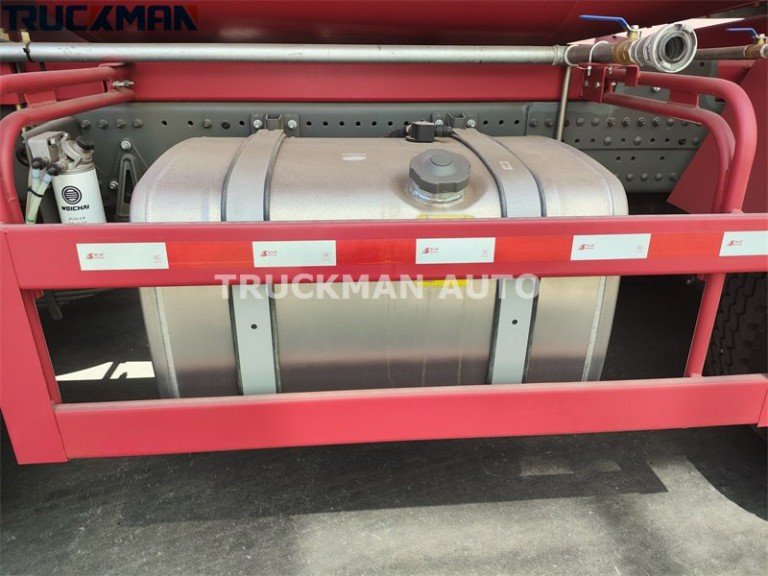 SINOTRUK HOWO 8x4 Camión hormigonera Cisterna de aceite