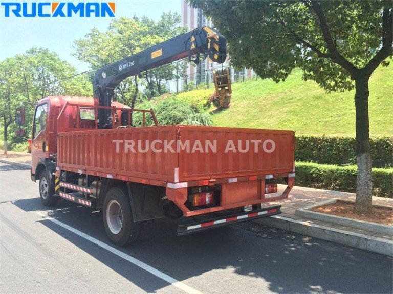 Camión de carga SINOTRUK con grúa de 3 toneladas