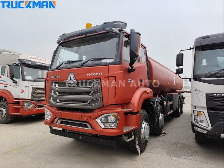 Camión cisterna de combustible HOWO NX 8x4
